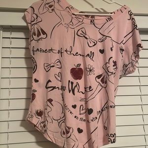 Disney Boutique. Snow White T-Shirt. Size Medium.